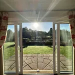 Nyaraló Roxby A Stunning On The Banks Of The River Within A 2 Minute Walk Of Ullswater And