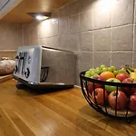 Nyaraló Roxby A Stunning On The Banks Of The River Within A 2 Minute Walk Of Ullswater And Pooley Bridge