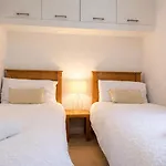 Nyaraló Roxby A Stunning On The Banks Of The River Within A 2 Minute Walk Of Ullswater And