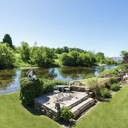 Roxby A Stunning On The Banks Of The River Within A 2 Minute Walk Of Ullswater And *