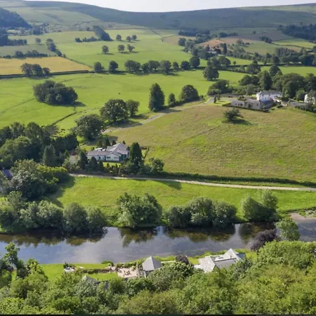 Roxby A Stunning On The Banks Of The River Within A 2 Minute Walk Of Ullswater And Ferienhaus Pooley Bridge